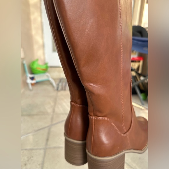 Women's Riding Boots - Picture 5 of 8